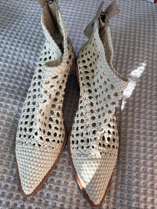 AGL Shoes - Agl Cream Woven Pointed-Toe Ankle Booties in size 37